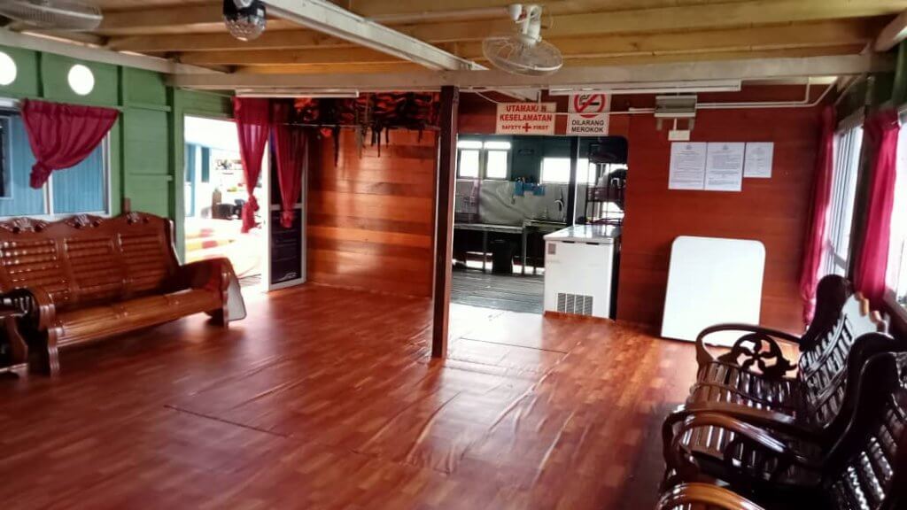 Meranti houseboat ruang tamu