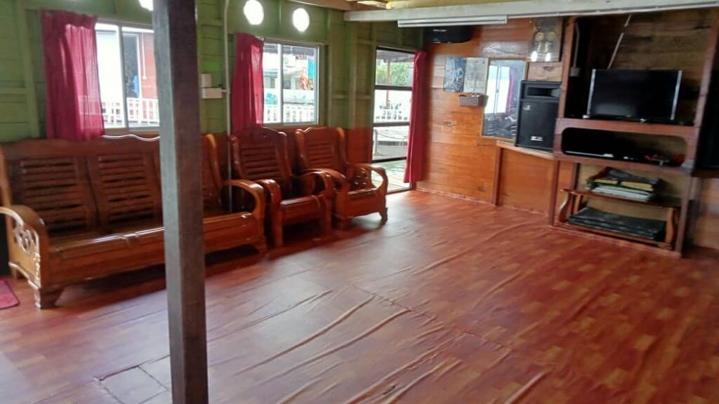 Meranti houseboat ruang tamu 2