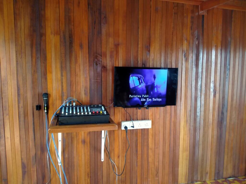 ariff idris houseboat karaoke