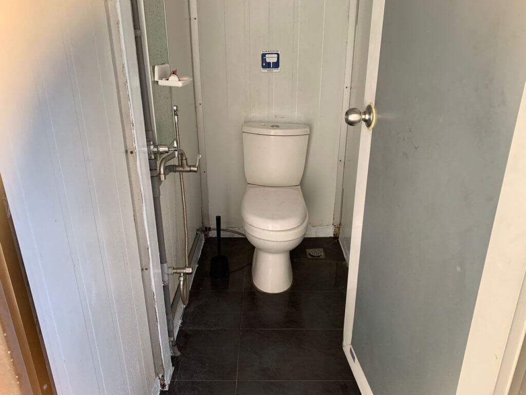 buyong houseboat tandas